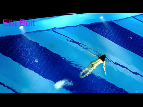 ❤️ Non podo deixar de mirar, unha moza loira que é sorprendida nadando espida na piscina do resort ELLA BOLT ❤️❌ Porno casero en % gl.sexindrag.ru %